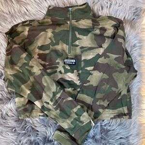 adidas’s Women's Cotton Camo Cropped Half-Zip Sweatshirt NWOTs Large